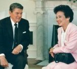 President Ronald Reagan and Philippine President Corazon Aquino meet on September 17, 1986 in the Oval office of the White House in Washington.